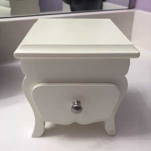 White small jewelry box